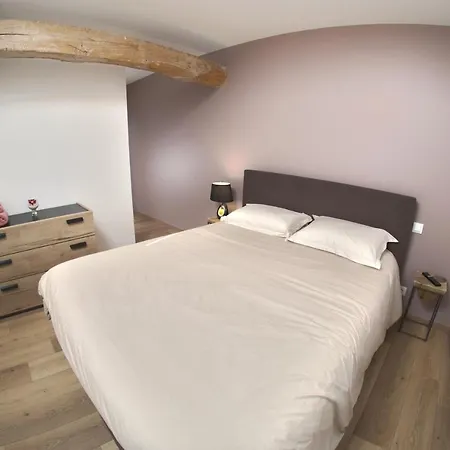 Au Pre Des Acajous *