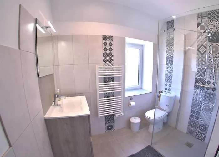 Au Pre Des Acajous Pertheville-Ners