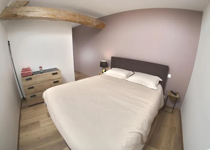 Au Pre Des Acajous *